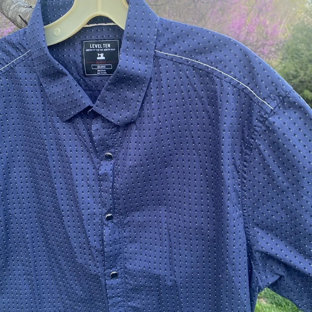 Level 10 man’s shirt - Picture 1 of 6